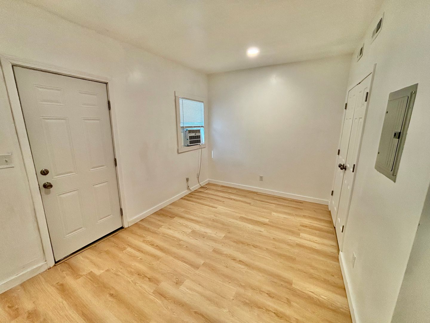 Louisville Apartment: 700 M St