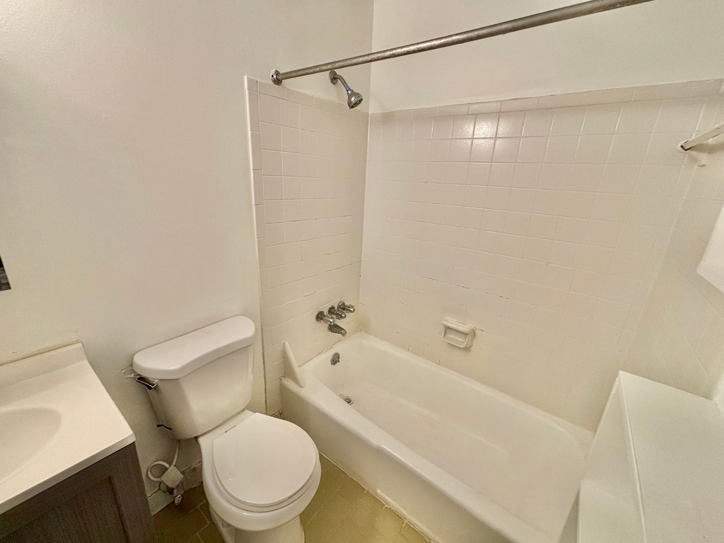 1221 S 3rd Street Unit 10 - Old Louisville 1 Bedroom Apartment 4 of 5