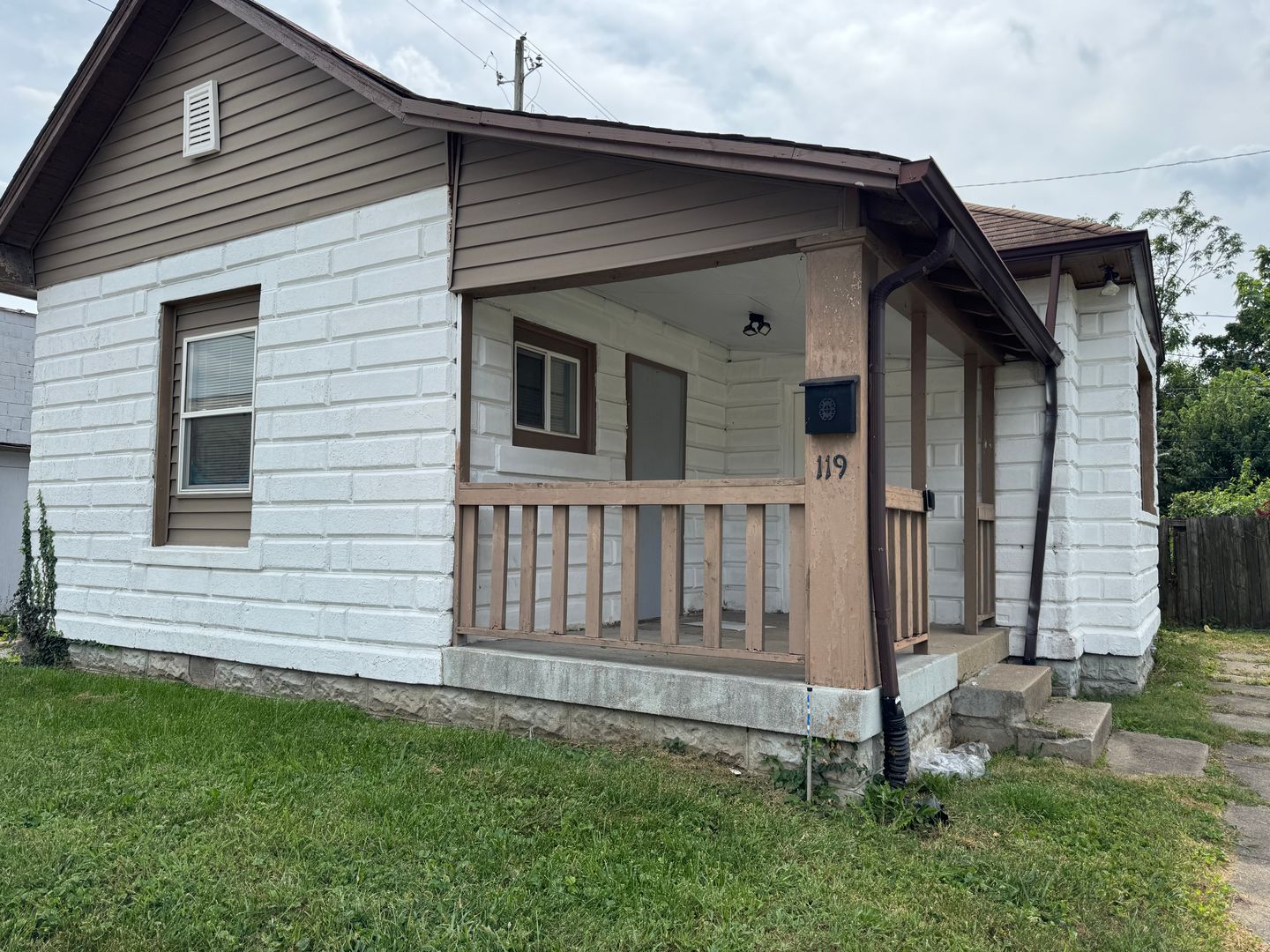 Indianapolis House: 119 W 39th St