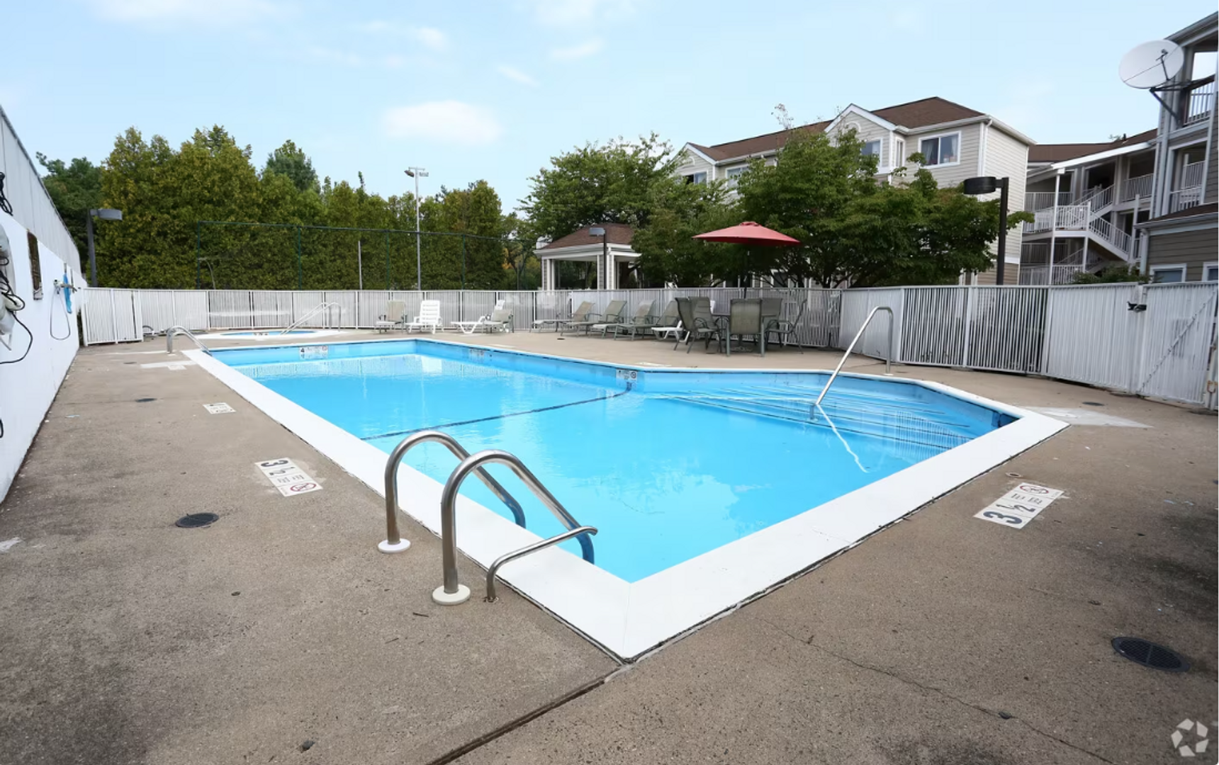 Meriden Apartment: 390 Bee st