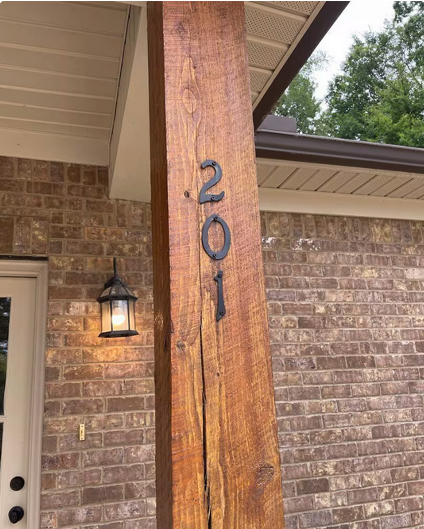 Oxford House: 201 Riley Cove