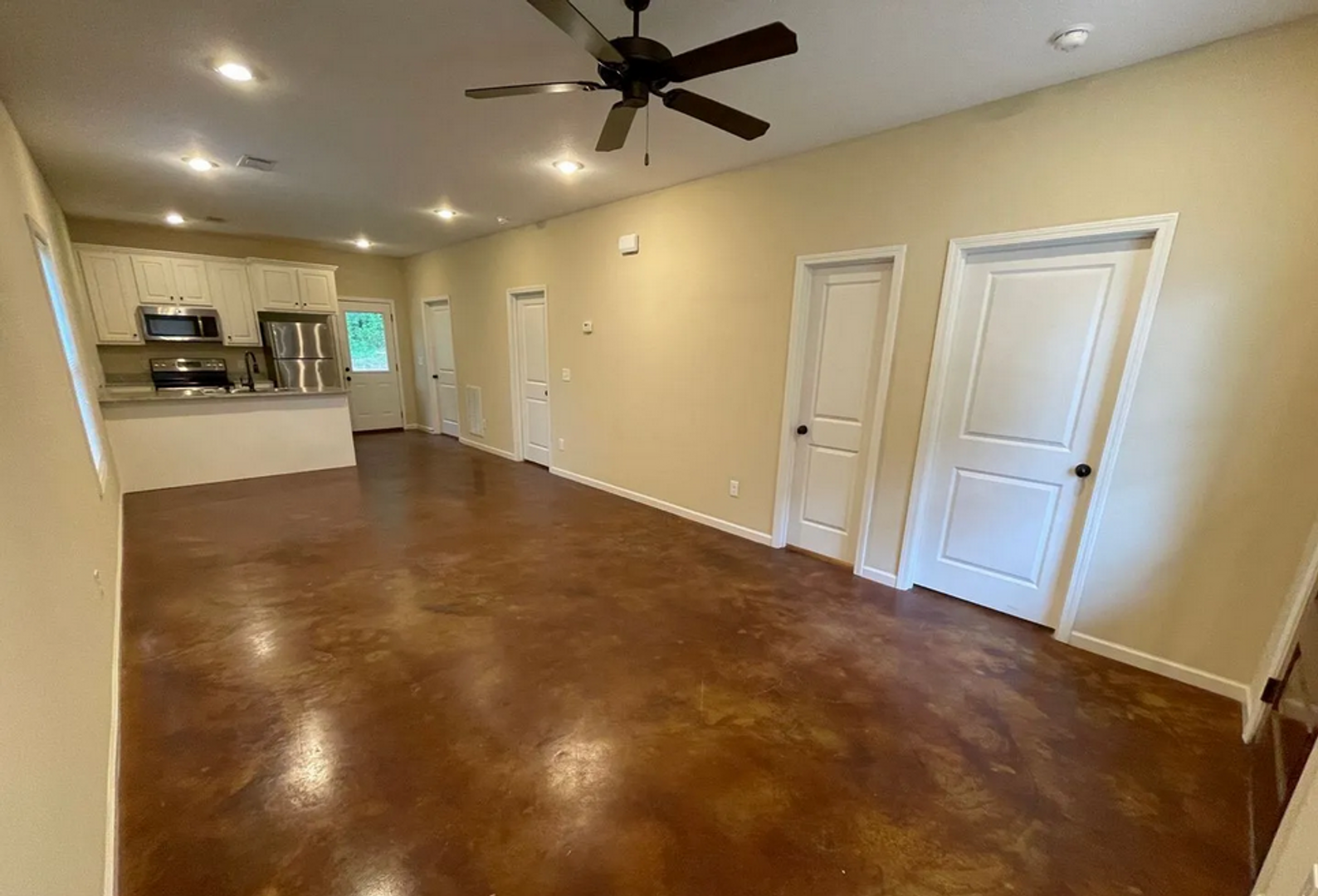 Oxford House: 100 Riley Cove