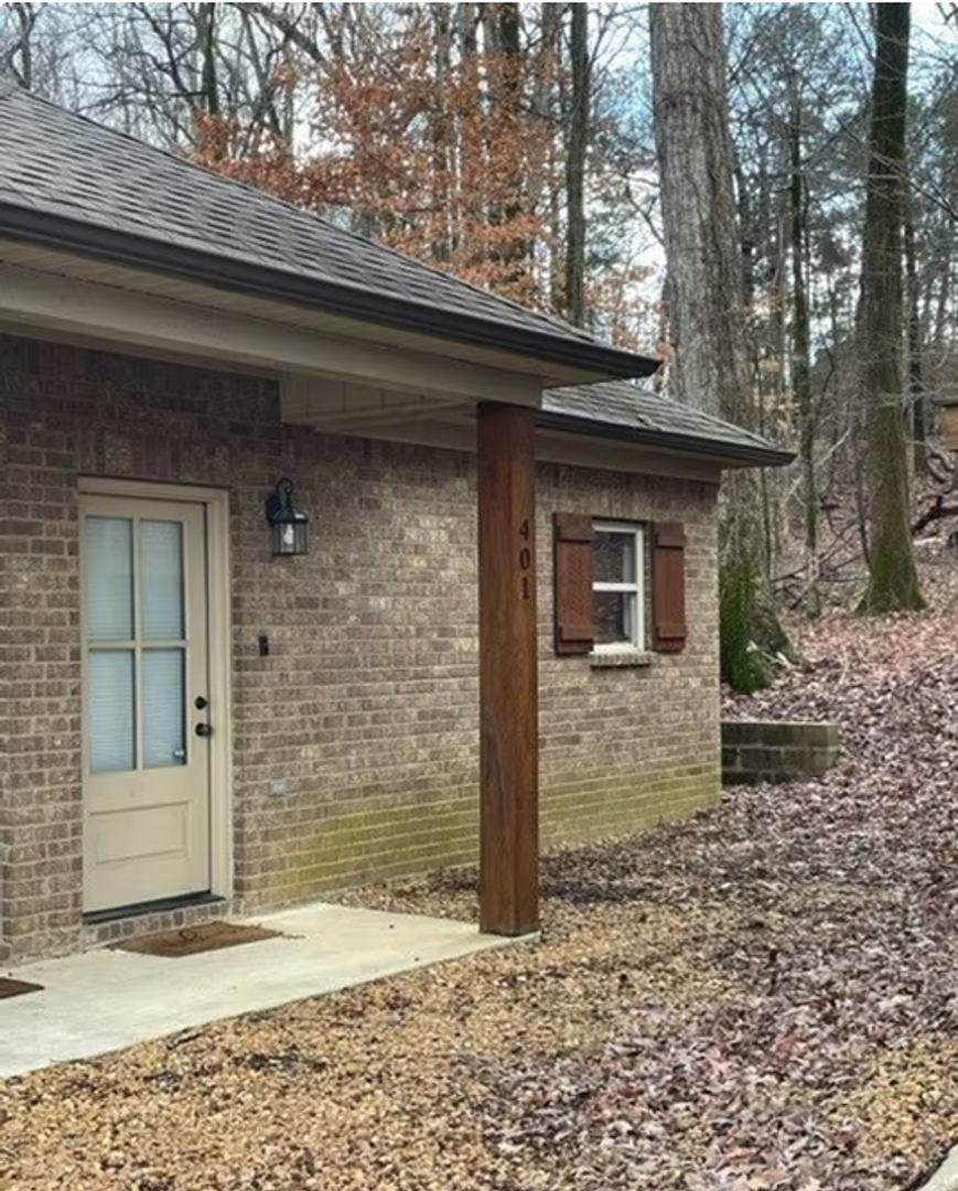 Oxford House: 401 Riley