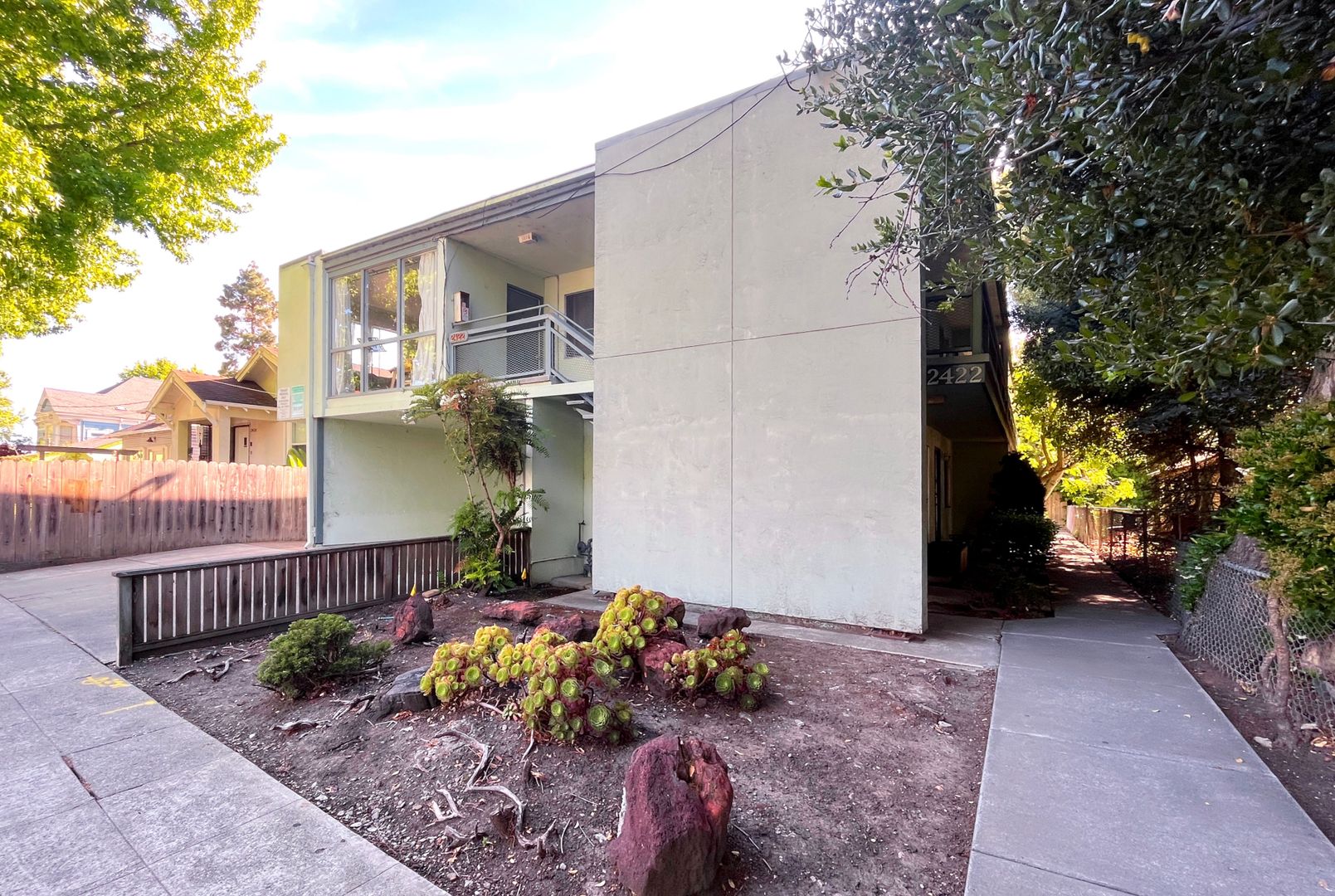 Berkeley Apartment: 2422 McKinley Ave