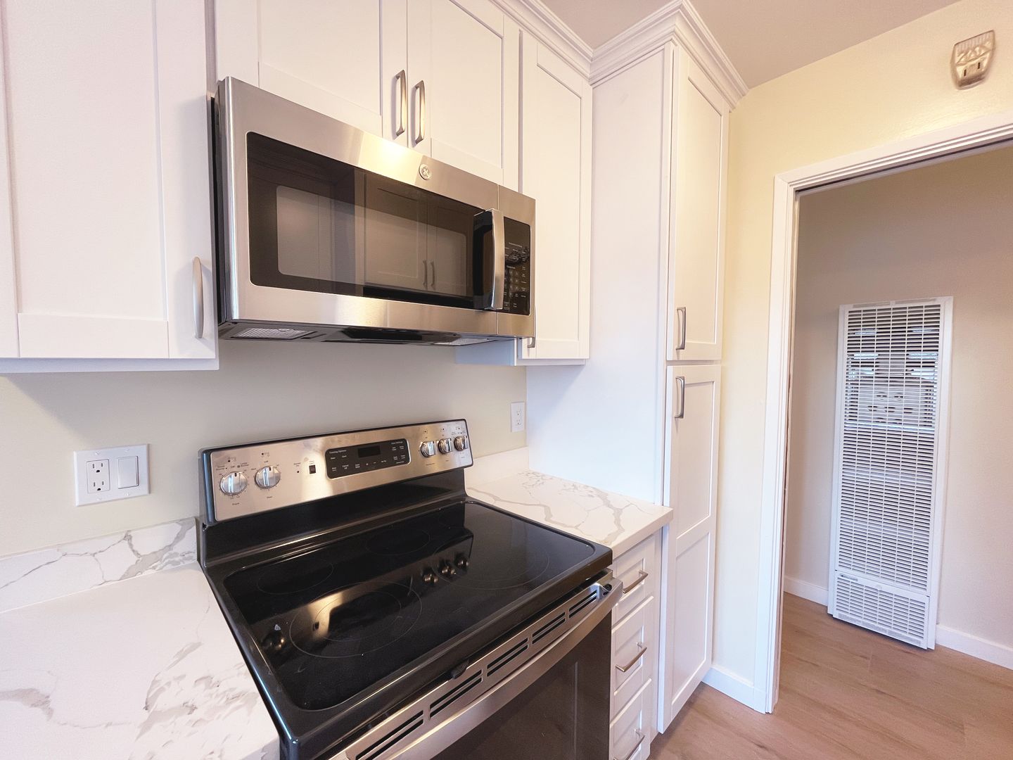 Oakland Apartment: 4040 Manila Ave