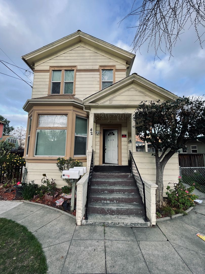 San Jose Apartment: 42 N 10th Street