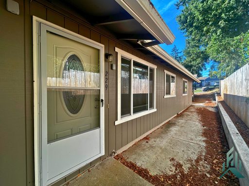 229 N 10th St - 229, Philomath, OR 97370