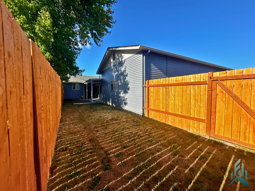Listing photo thumbnail