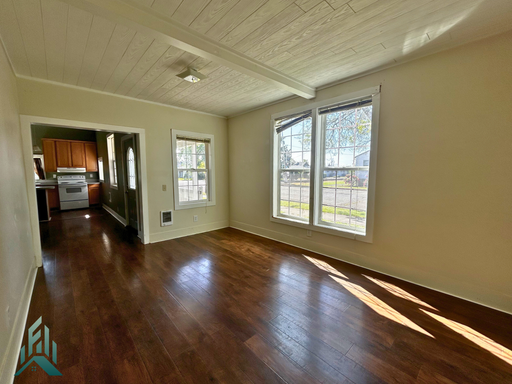 Listing photo thumbnail