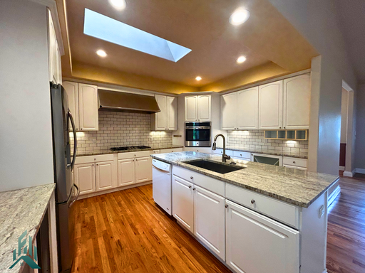 Listing photo thumbnail