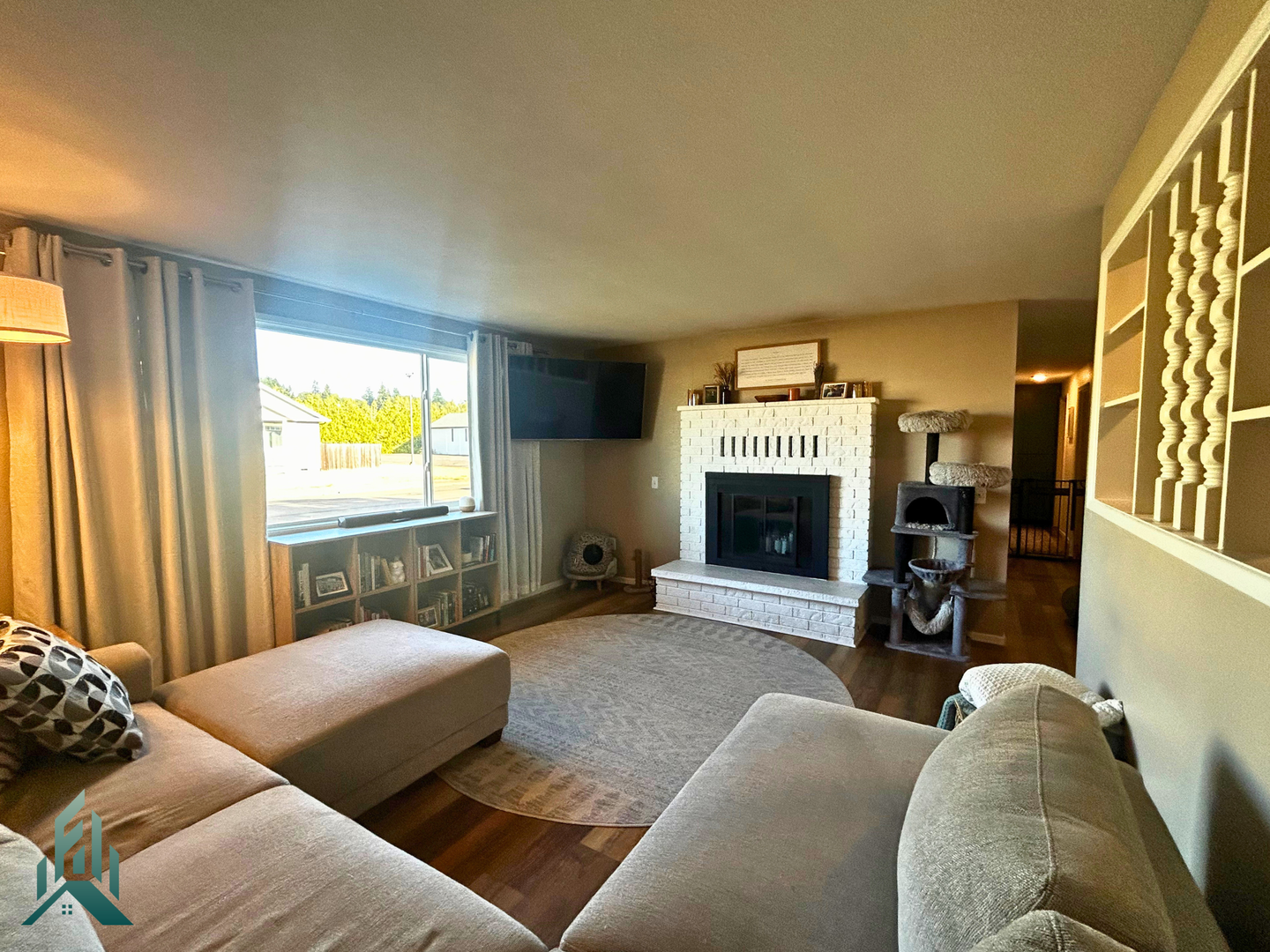 Completely Renovated 3 bed/2 bath Home 3 of 12