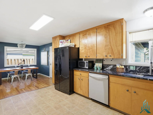 Listing photo thumbnail