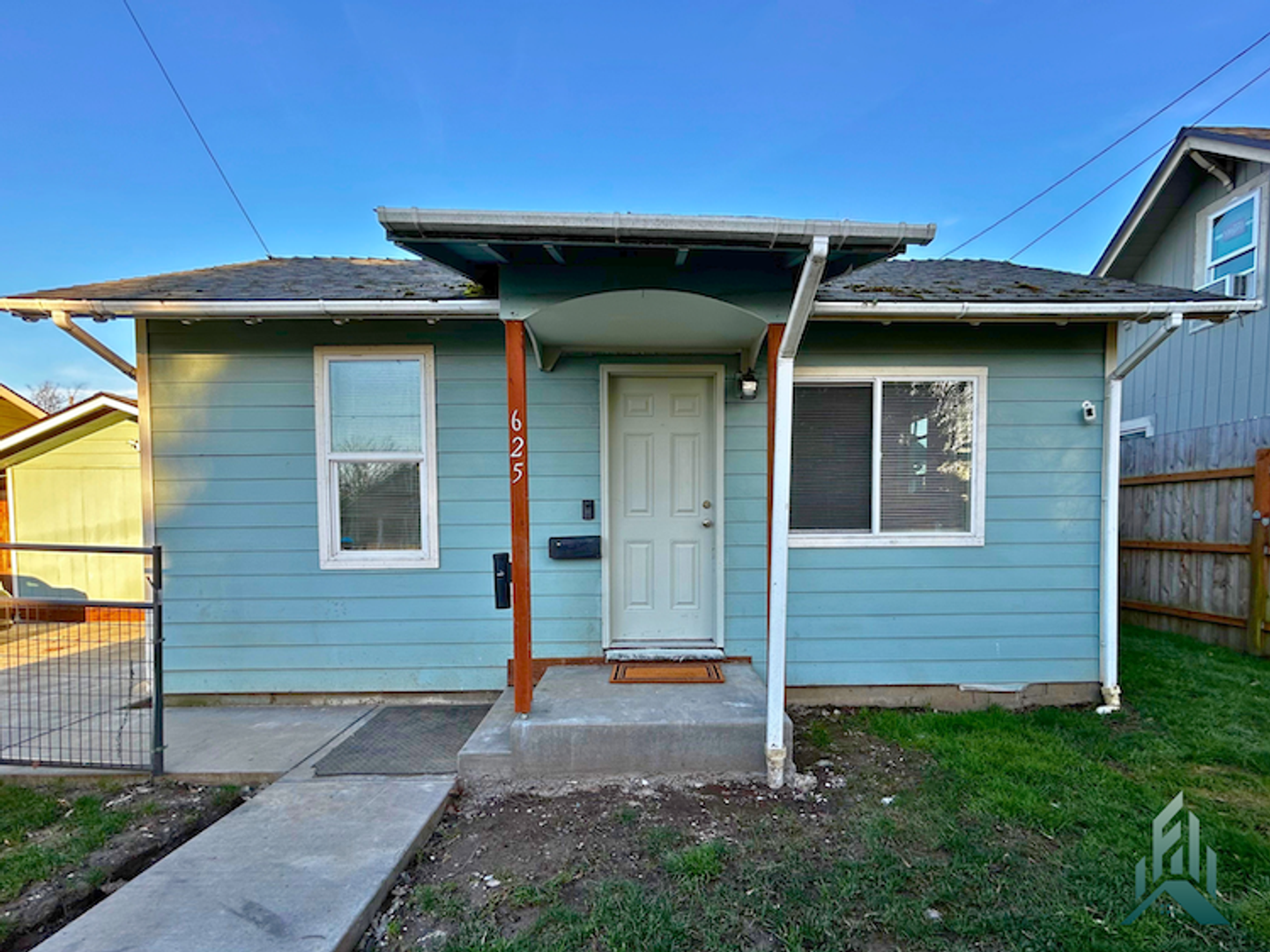 Albany House: 625 Southeast Geary Street