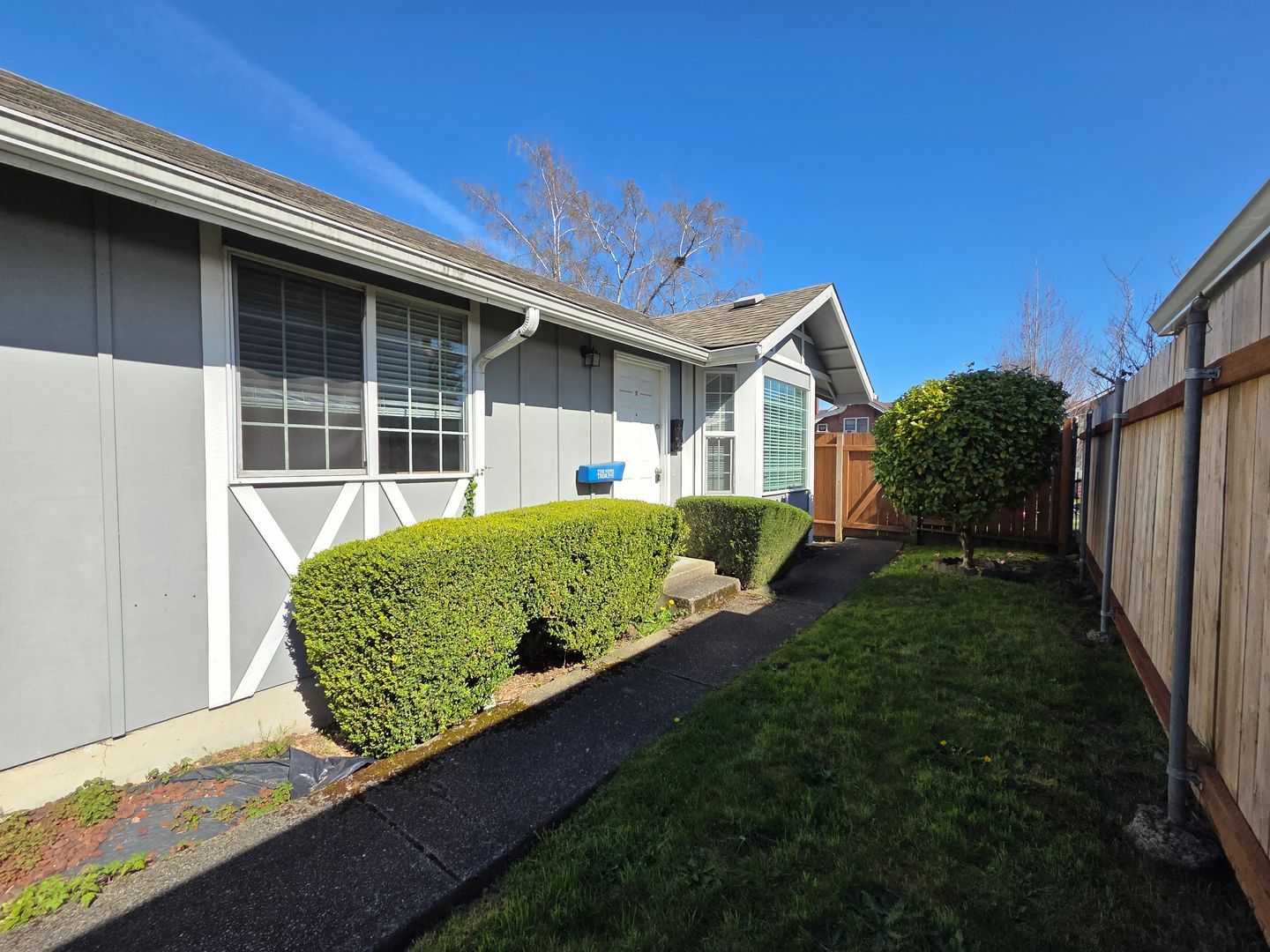 Tacoma Apartment: 908 N Grant Ave #A and #B