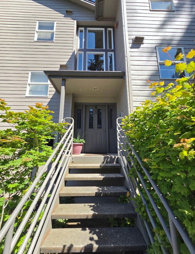 Lynnwood Condo: 5911 200th St SW