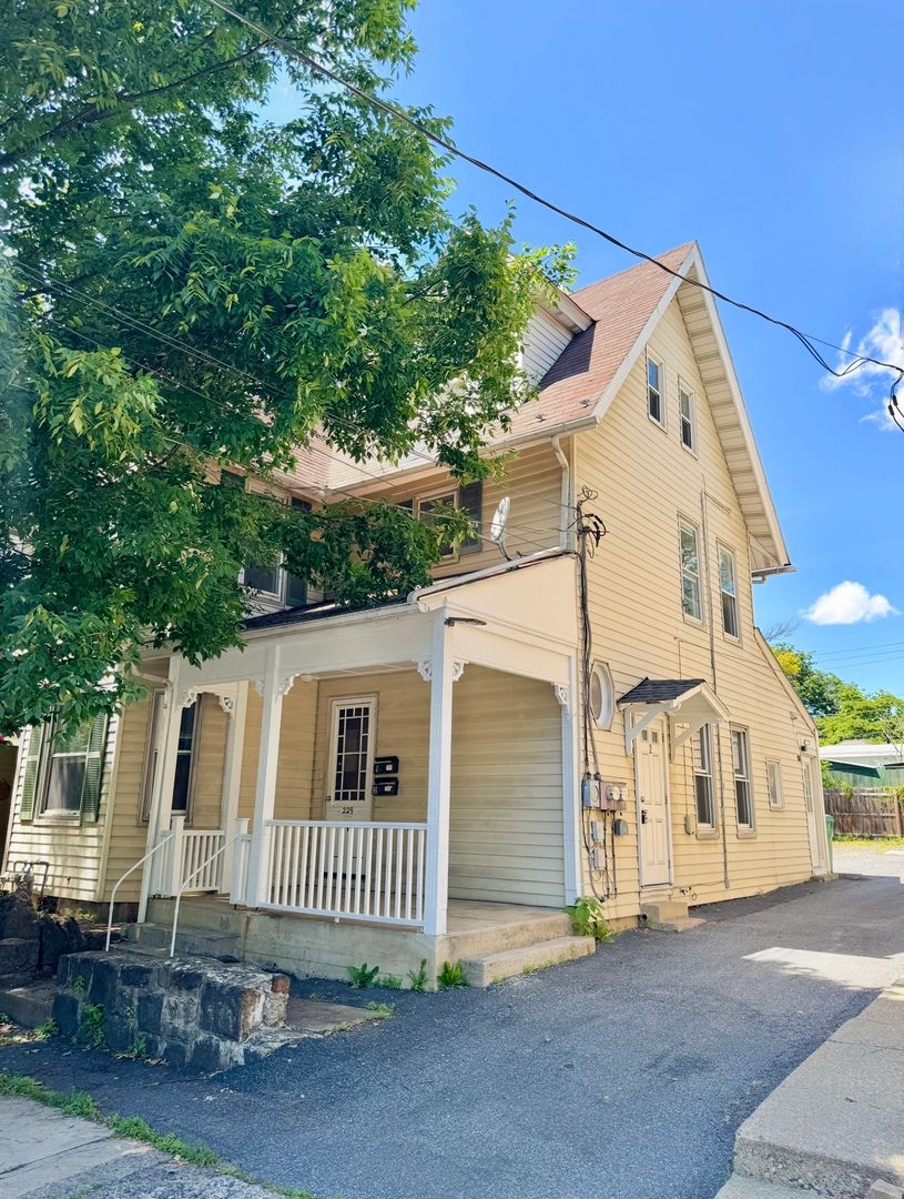 Bethlehem Apartment: 229 East Union Blvd