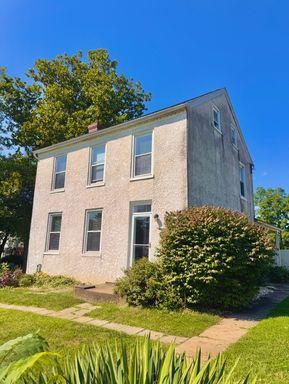 Large One Bedroom- Upper Macugie