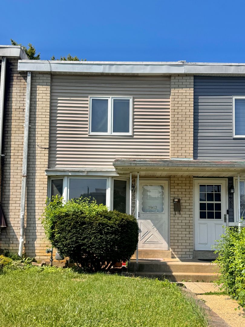 Allentown House: 1962 S Hall Street