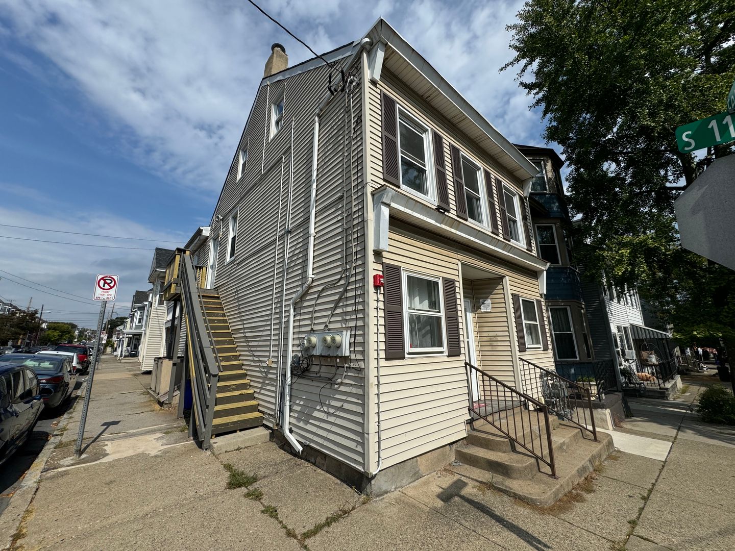 Easton Apartment: 1051 Ferry Street