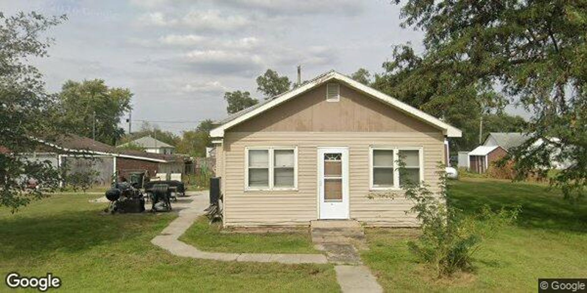 Modale House: 303 E Palmer St