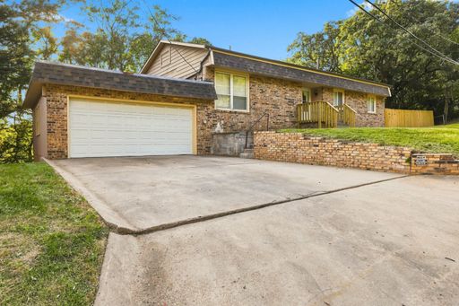 4 Bed 3 Bath Rental at 350 Skyline Dr, Council Bluff, IA
