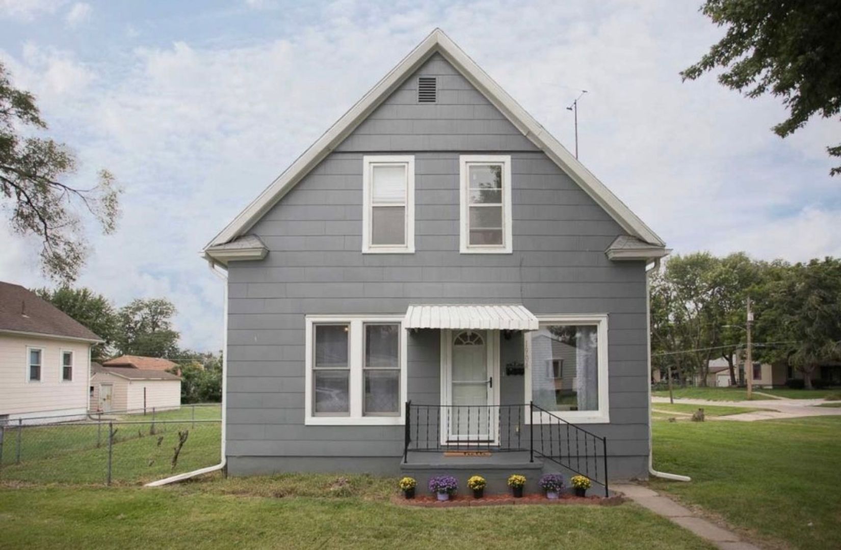Council Bluffs House: 1904 S 8th St