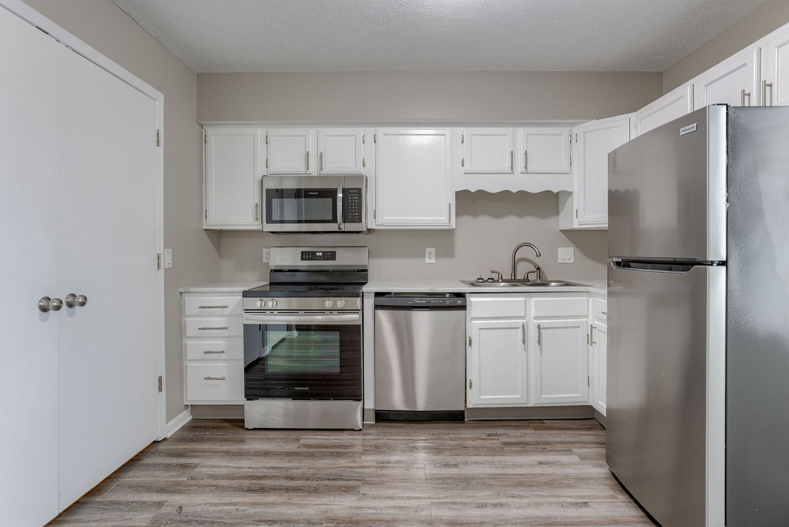 Lincoln Apartment: 2700-2730 N 1st St