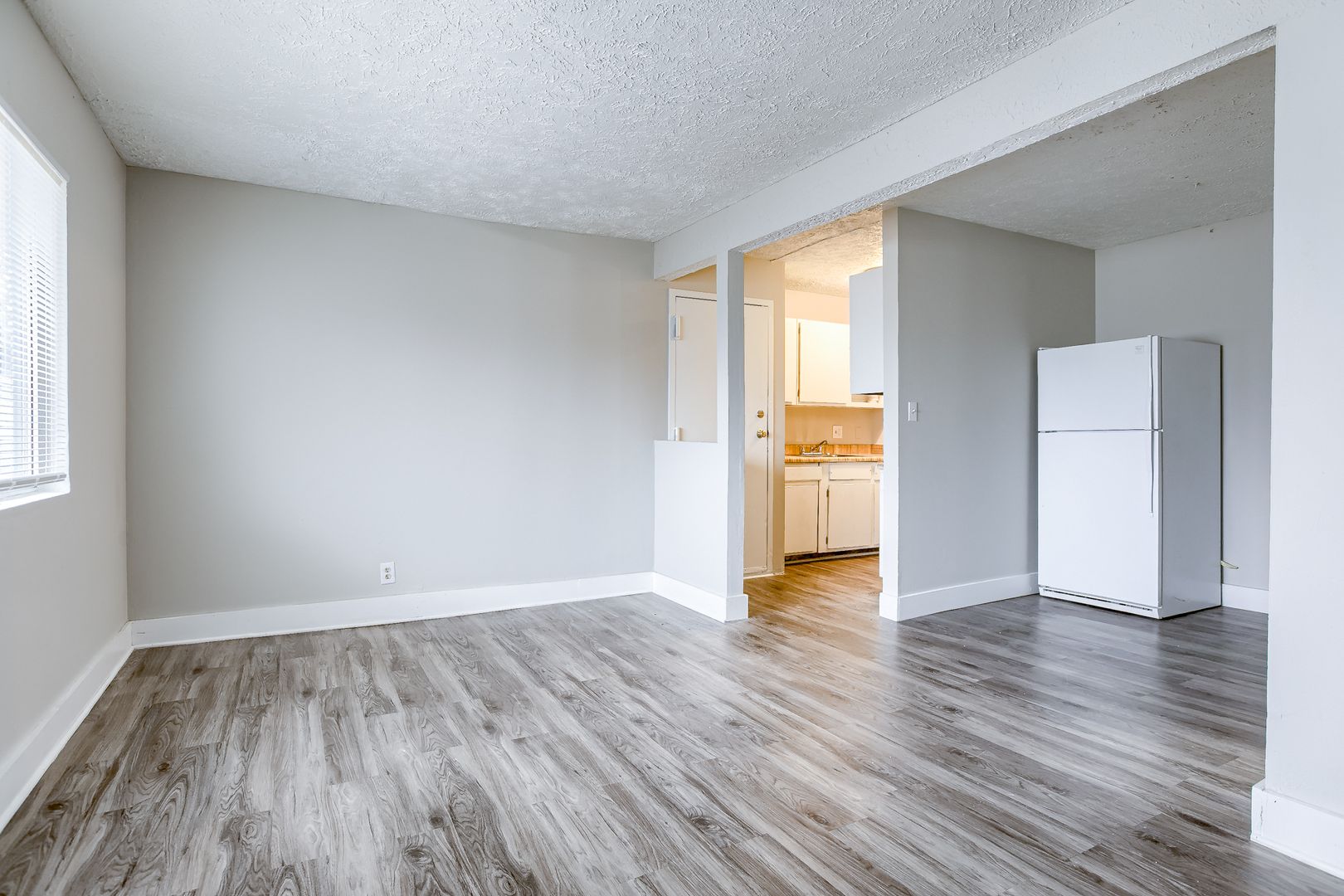 Lincoln Apartment: 1218 E St