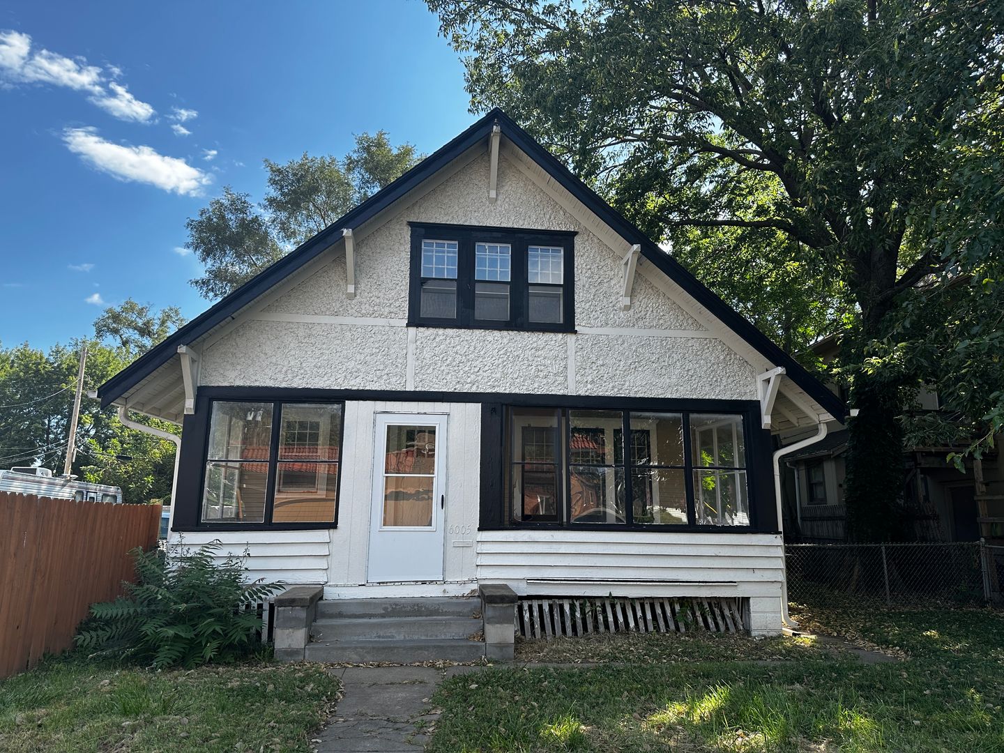 Omaha House: 6005 N 30th St
