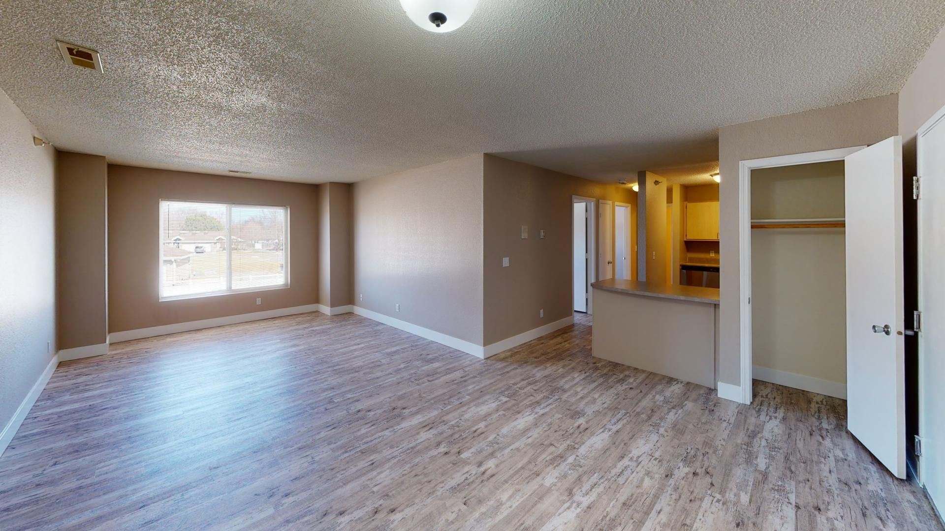 York Apartment: 1201 S. Hutchins Ave