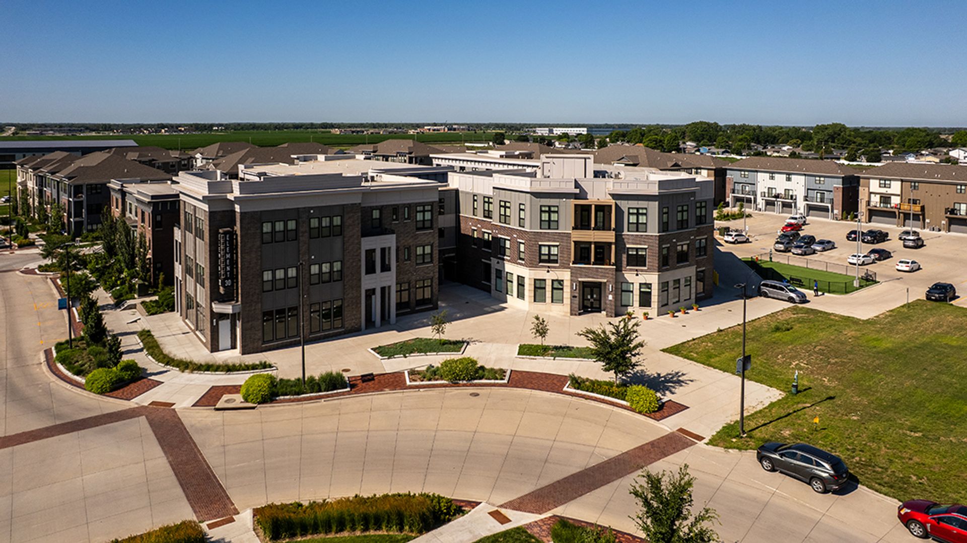 Kearney Apartment: 2027-2033 Chancellors Avenue