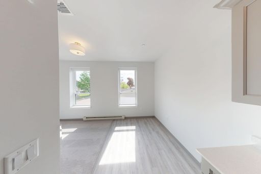 Listing photo thumbnail