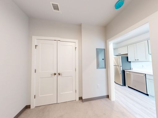 Listing photo thumbnail