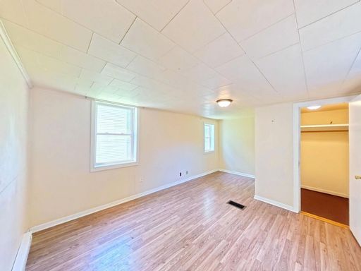 Listing photo thumbnail