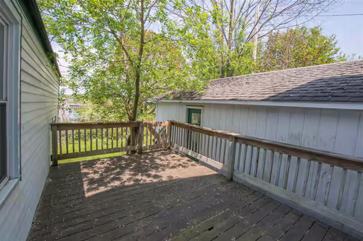 Listing photo thumbnail