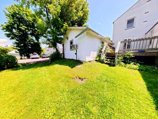 Listing photo thumbnail