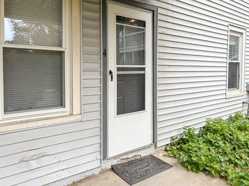 Listing photo thumbnail