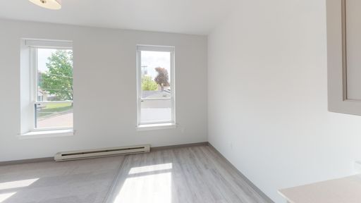 Listing photo thumbnail