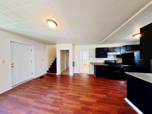 Listing photo thumbnail