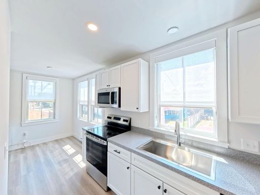 1 Month FREE: Modern 1BR @ Slate House — Internet & Hot Water Included (Slate House #203)