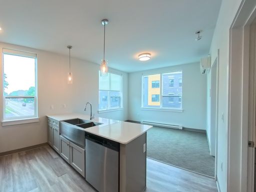 1-Bedroom, Corner Unit Top Floor Apartment - Internet & Hot Water Included (City Lofts #307)