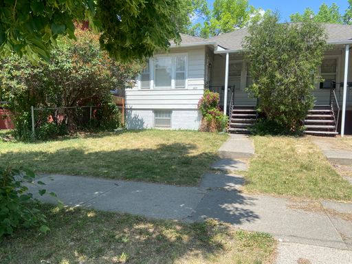 4 bedroom 1-1/2 bath duplex – photo 1