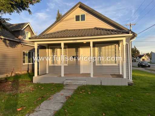 Old World charm meets modern convenience in this cute, updated house – photo 1