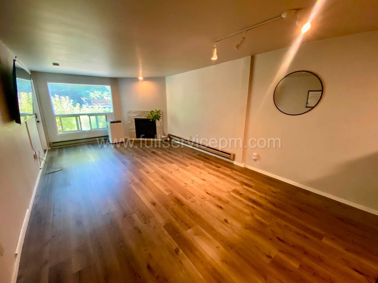 9416 1st Ave NE APT 108, Seattle, WA 98115 9 of 12