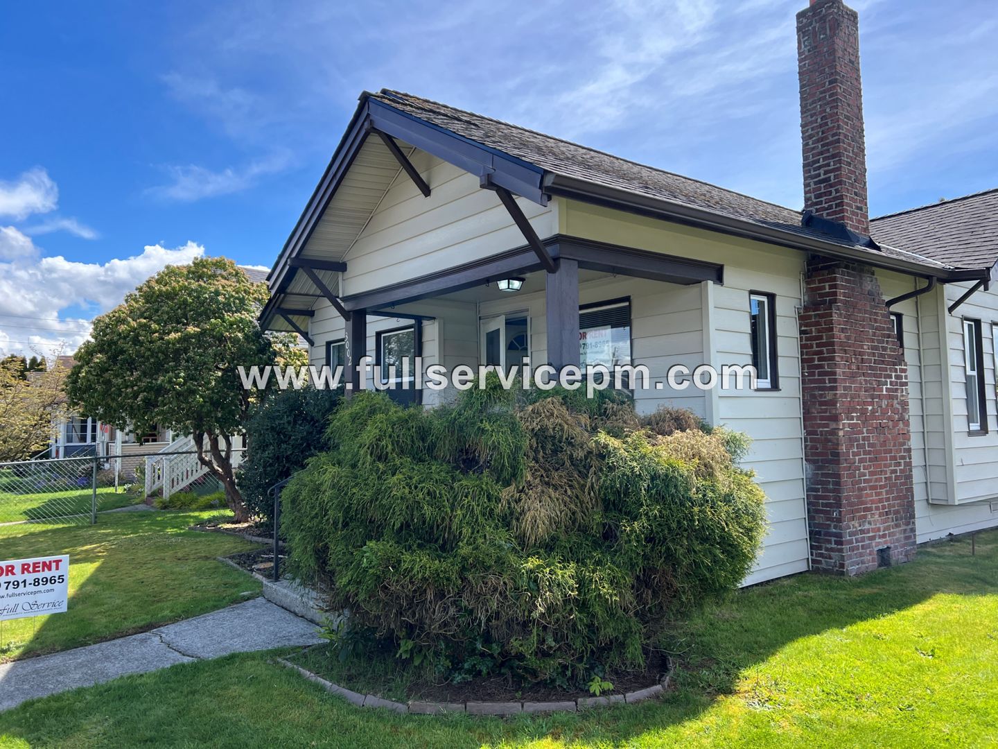 Everett House: 3002 Victor Pl