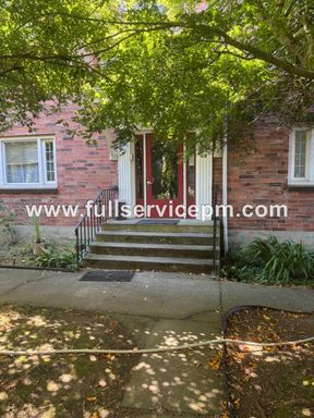 Charming Updated 1-Bedroom Apartment in Downtown Everett – photo 1