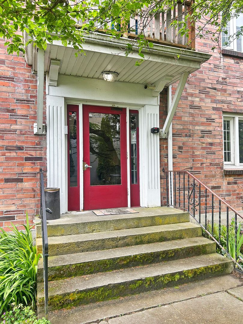 Everett Apartment: 3124 Colby Ave
