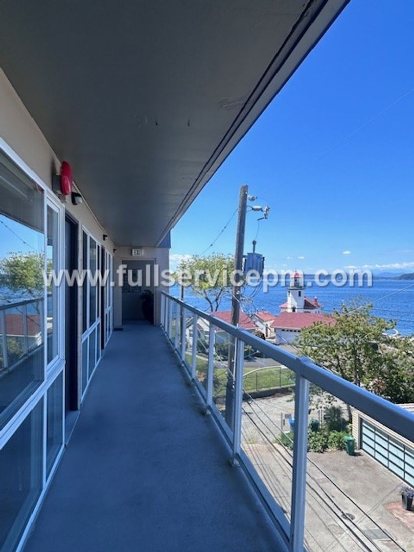 Seattle Condo: 3151 Alki Ave SW