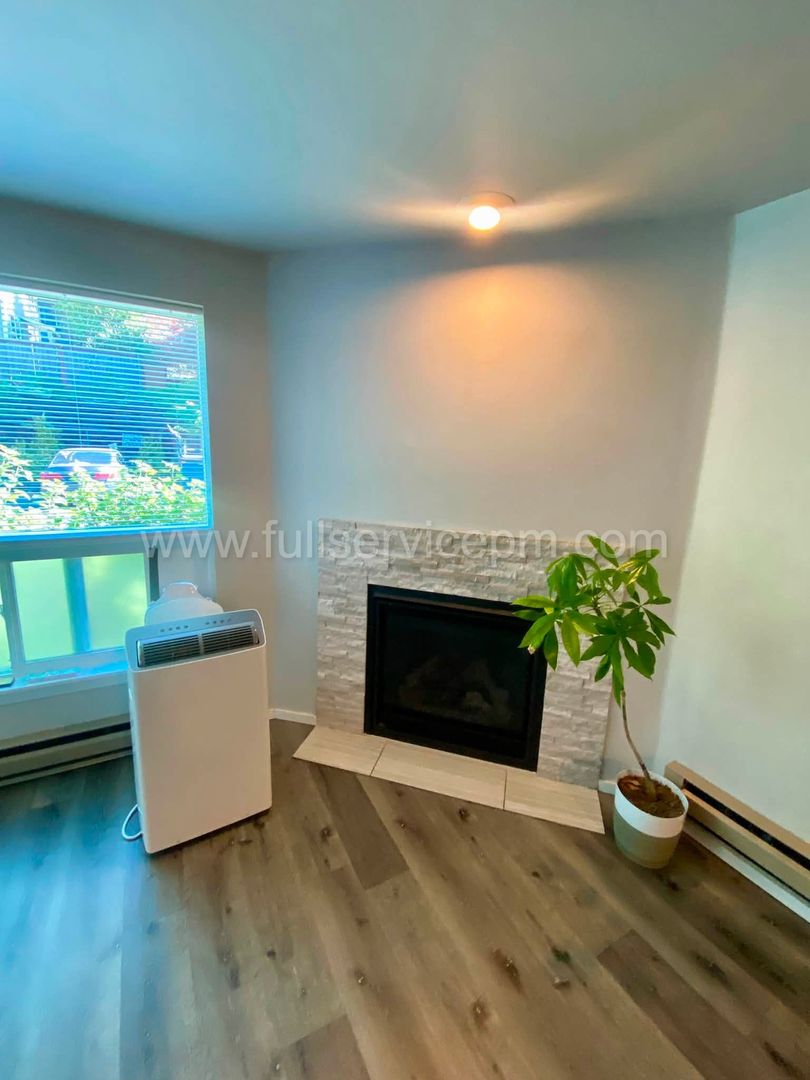 9416 1st Ave NE APT 108, Seattle, WA 98115 11 of 12