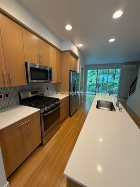 HALF A MILE TO LIGHT RAIL—A/C, ATTACHED GARAGE & GREENBELT VIEWS – photo 1